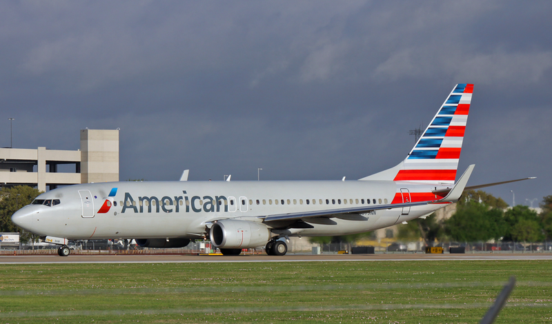 Boeing 737-823